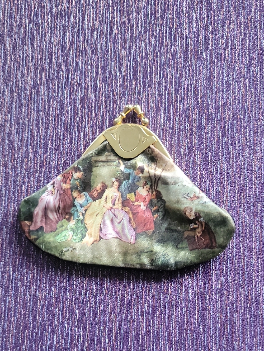 Anne Bocci Vintage-style Printed Satin Coin Purse in Pastel Scene